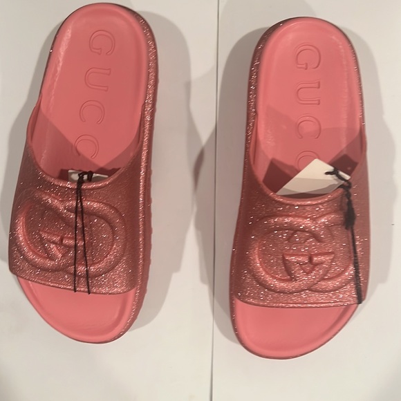 Interlocking G Slide Sandals size 8 and 10 - Picture 2 of 7